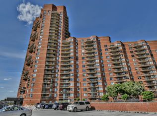 216 Harmon Cove Tower #216, Secaucus, NJ 07094