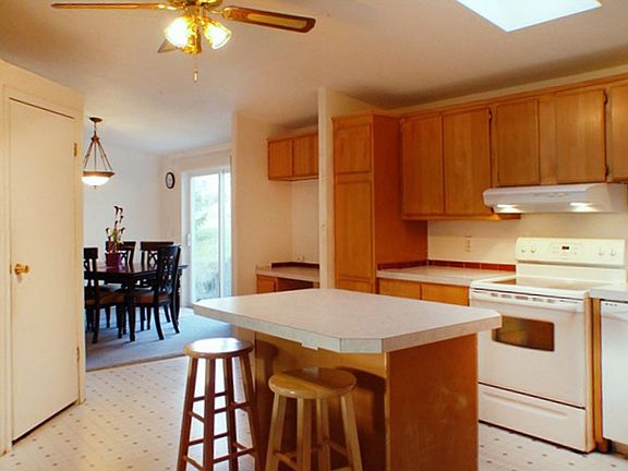 3rd image of 1912 NE Park View Dr