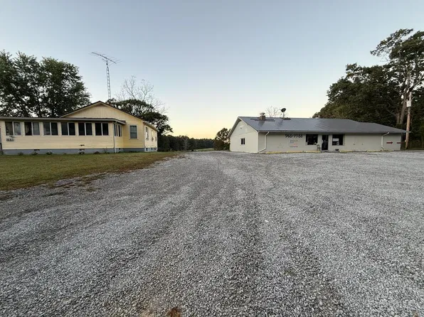 1661 Deer Lodge Hwy E, Deer Lodge, TN 37726