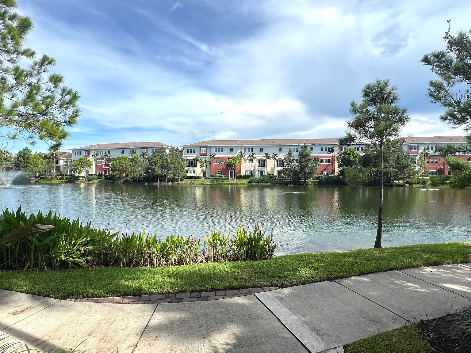 3 bed, 2.5 bath, 2037 sqft, $3,100 — Photo 2