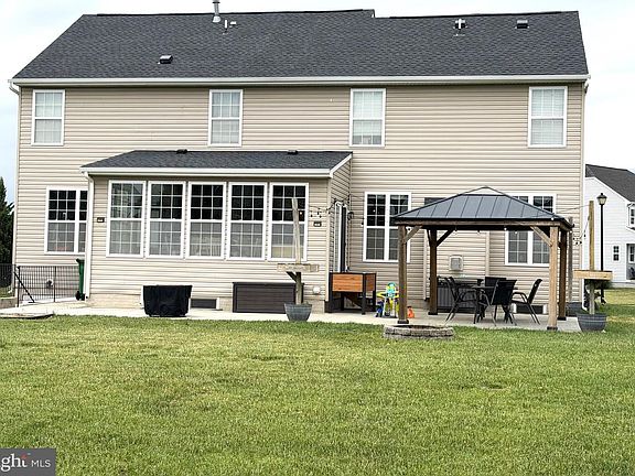 3rd image of 50 Paysan Ln