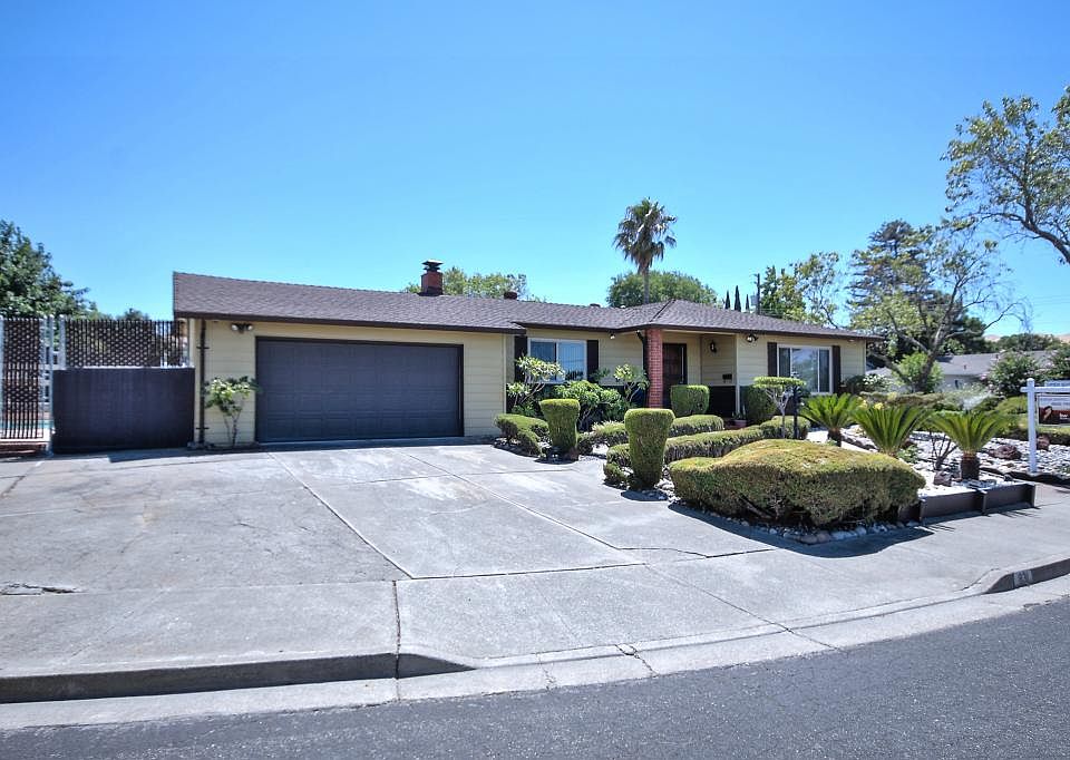 1st image of 831 Catalina Ct