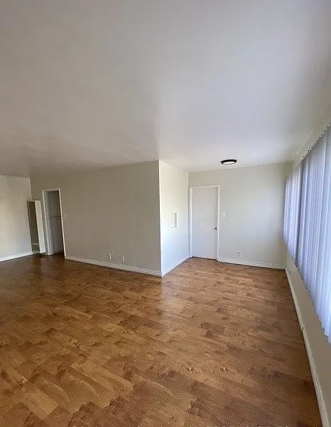 309 S. Alexandria Ave. — Photo 3