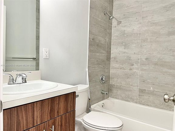 5th image of 430 NW 51st Ave #0