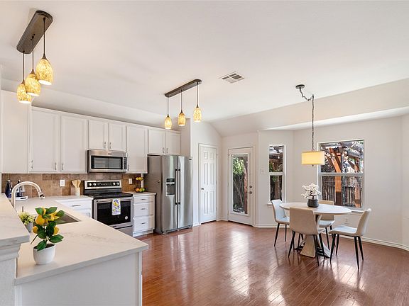 3rd image of 4601 Indian Rock Dr