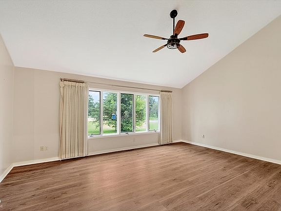 3rd image of 400 Sandbrook Dr