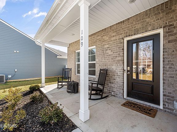 2nd image of 109 Franklin Village Trce