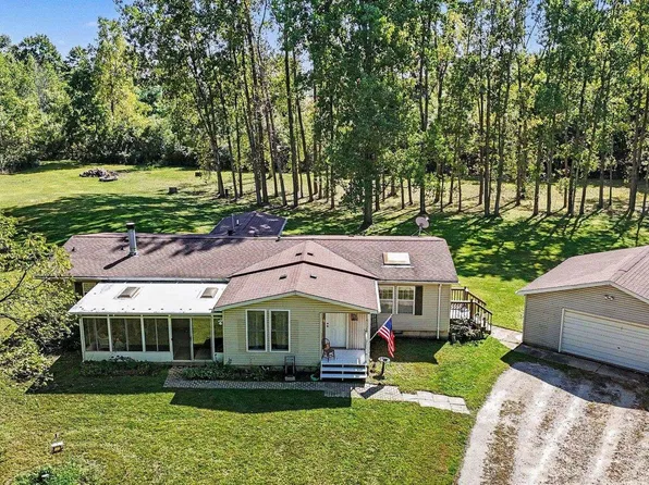 24340 Bordman Rd, Armada, MI 48005