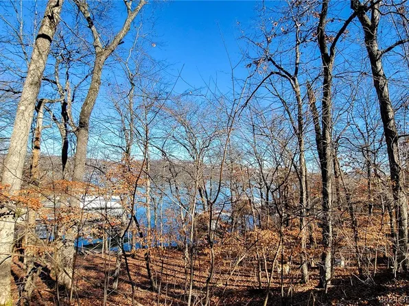 487 Grand View Dr, Sunrise Beach, MO 65079