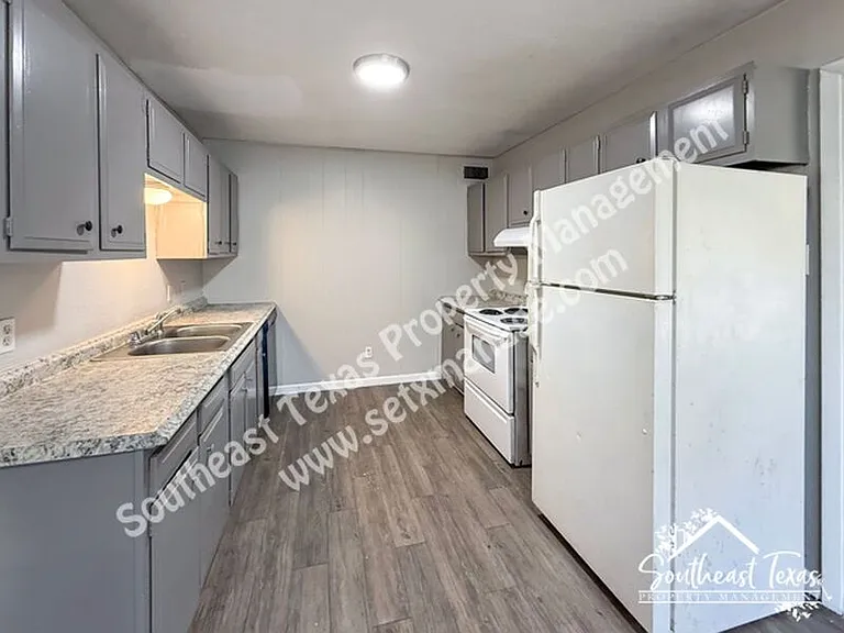 655 Adams St #1 — Photo 4