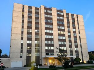 141 N La Grange Rd APT 602, La Grange, IL 60525