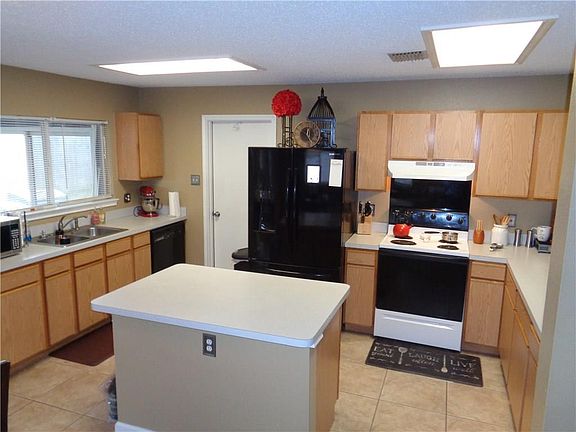3rd image of 520 Capricorn Dr