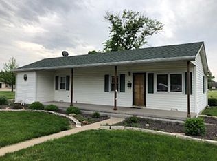 206 S Main Ave, Wyoming, IL 61491