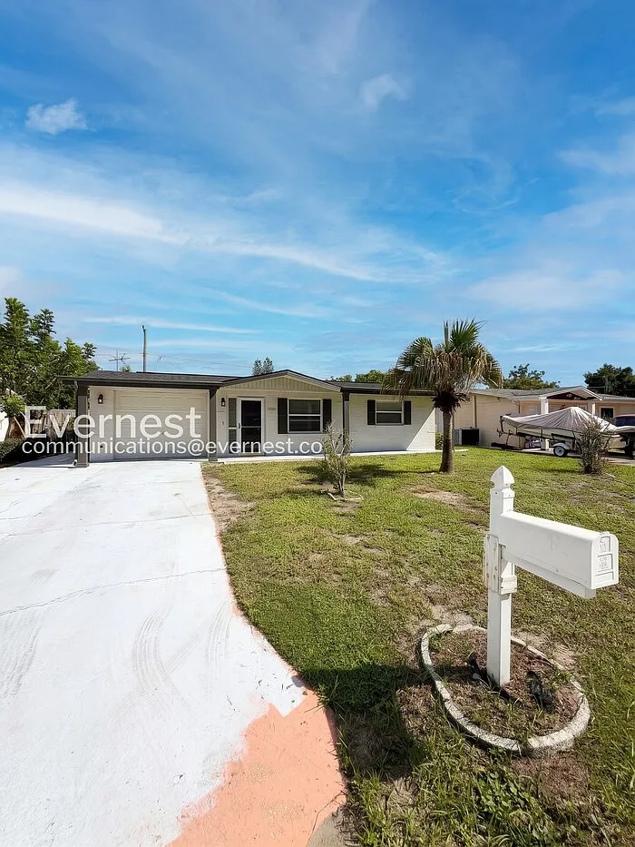 2 bed, 1.0 bath, 863 sqft, $1,495 — Photo 1