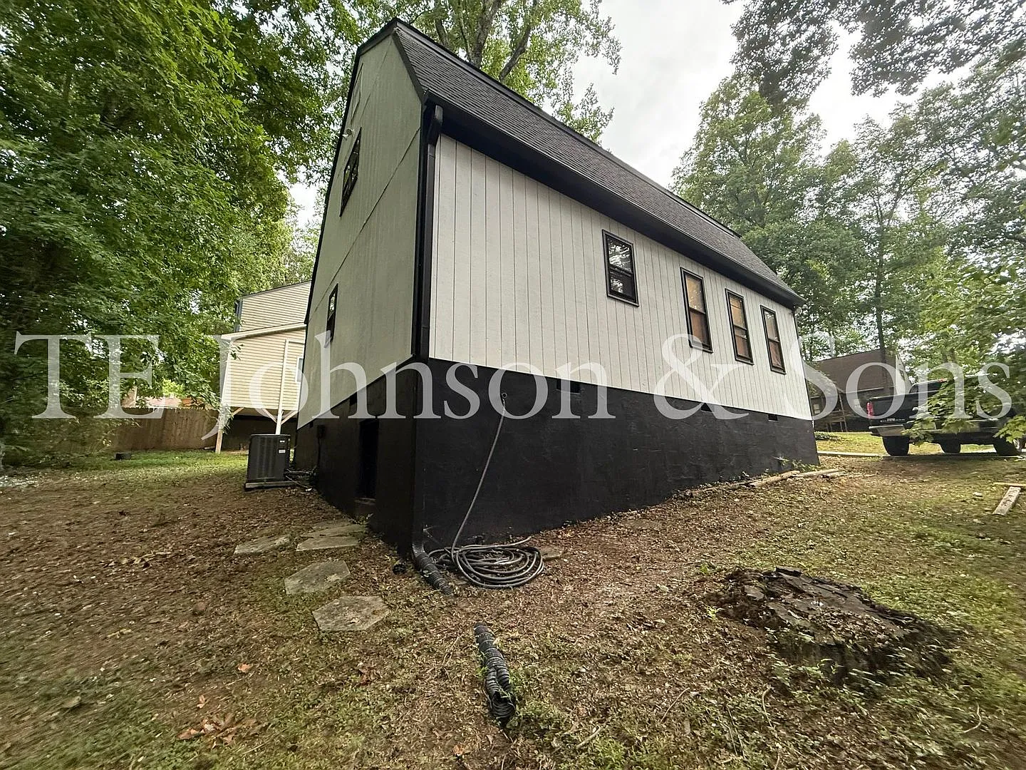 Modern 3BR Home with Main Level Primary Suite & Open Floor Plan in Winston-Salem — Photo 3