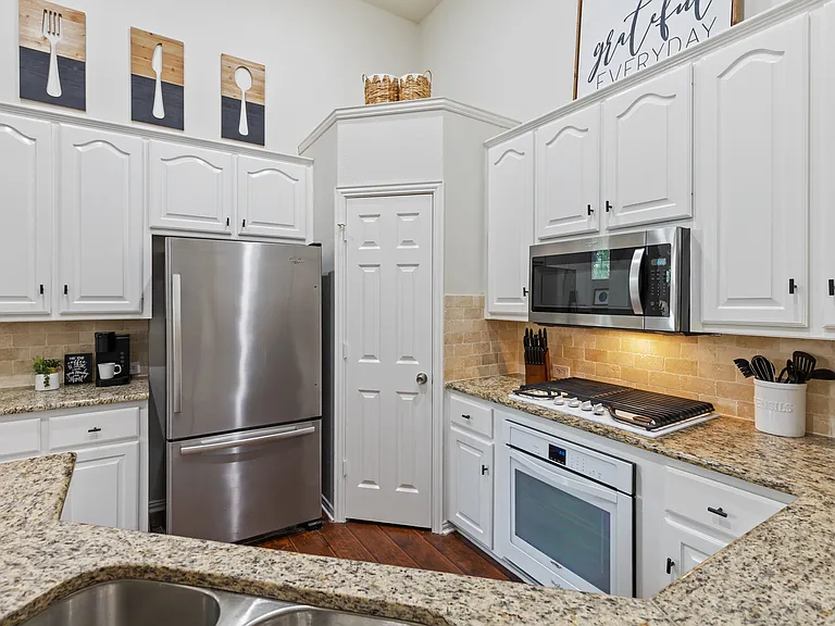 501 Lilly Ct — Photo 10