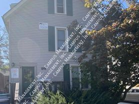 1218 Washtenaw Ct