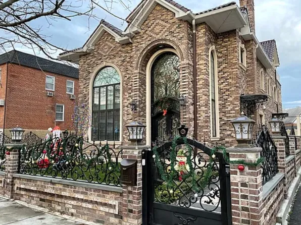 5329 196th St, Fresh Meadows, NY 11365