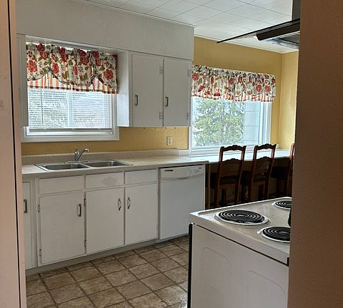 3rd image of 808 Mount Whitney St #808