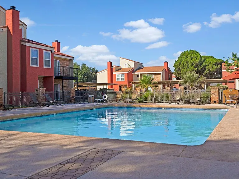 Las Colinas — Photo 16