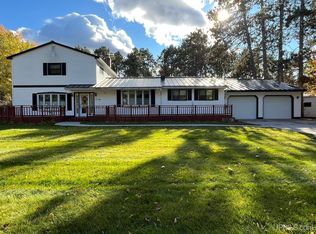 366 Lakewood Ln, Marquette, MI 49855