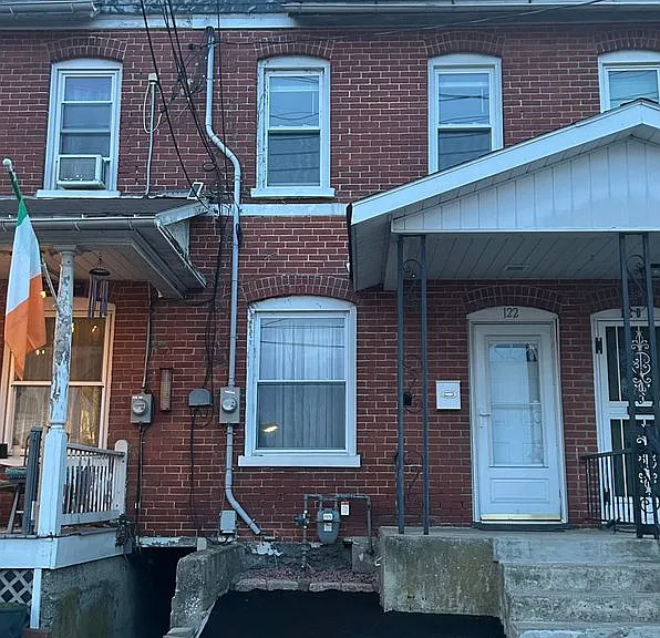 122 S Spruce St — Photo 1