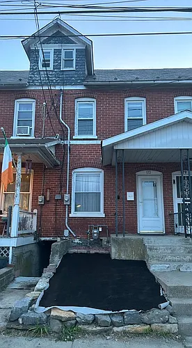 122 S Spruce St Photo 1