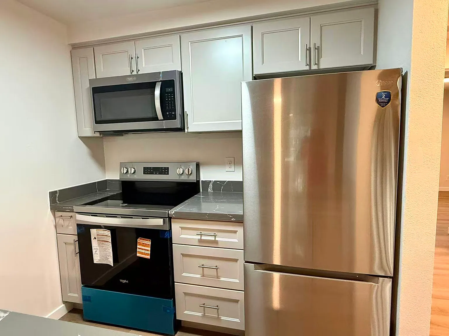 2 bed, 850 sqft, $2,300 — Photo 4