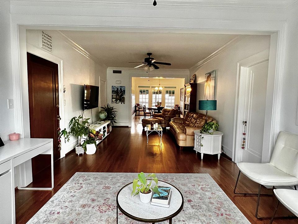 Tall ceilings, natural light, French doors - what a dream!
