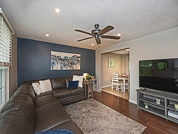 5th image of 115 Bluestone Dr