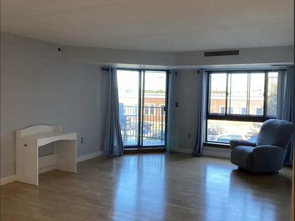 60 Rantoul St #208, Beverly, MA 01915
