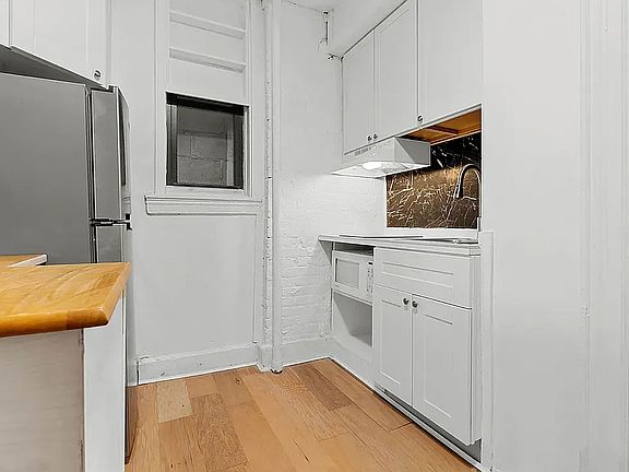 4th image of 223 E 58th St APT 5A