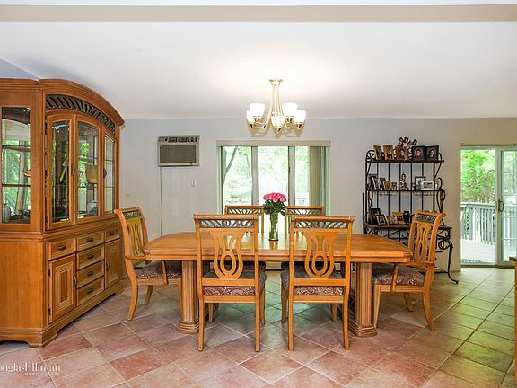 5th image of 55 Teddy Ct