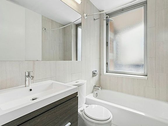 5th image of 500 W 43rd St APT 15J