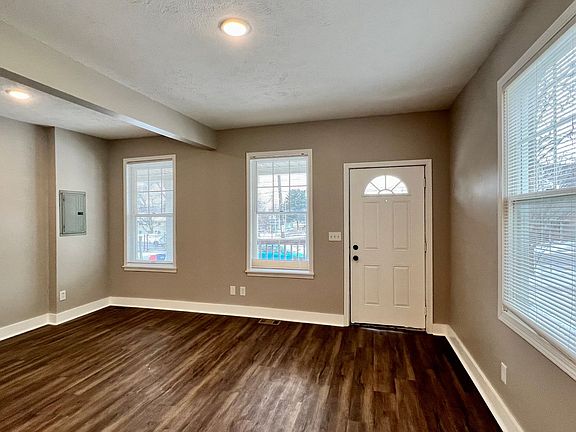 3rd image of 520 Henry Ave SE #A