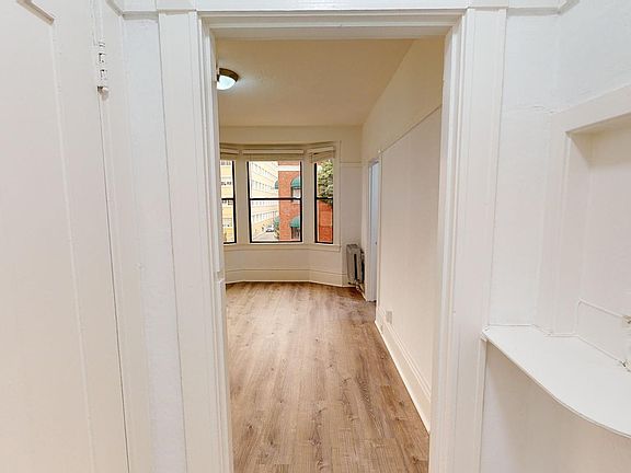 4th image of 150 Franklin St APT 210