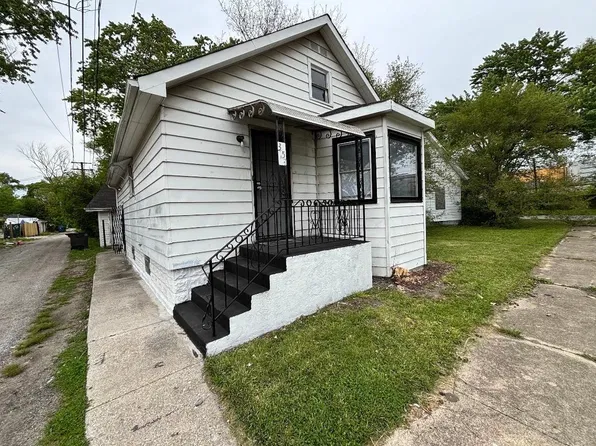 353 E 146th St, Harvey, IL 60426