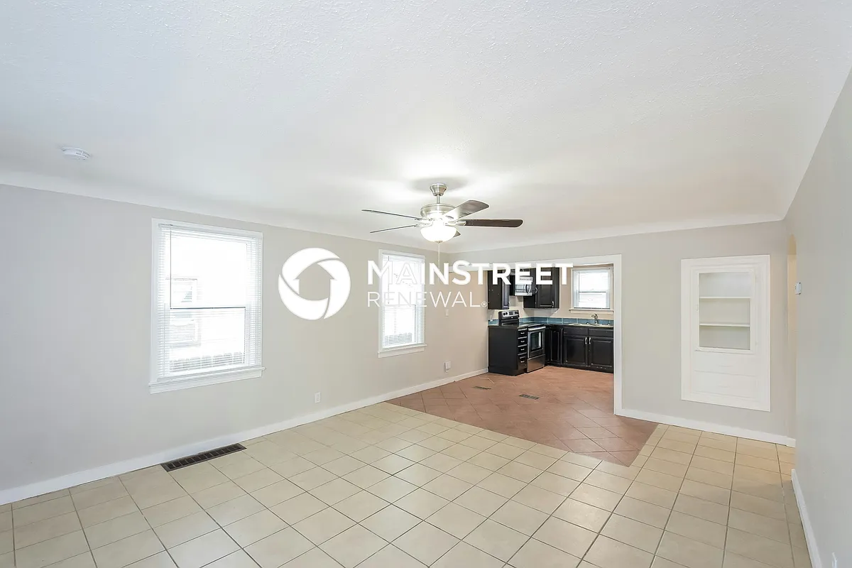 Living Room - 1308 Havana St