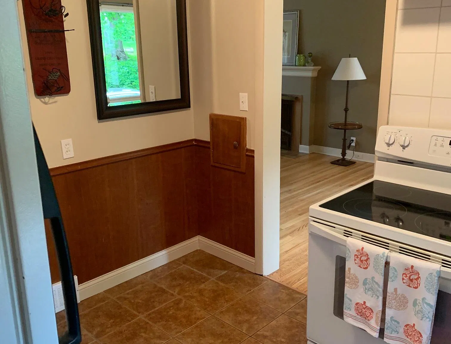 409 W Arrowhead Rd — Photo 4