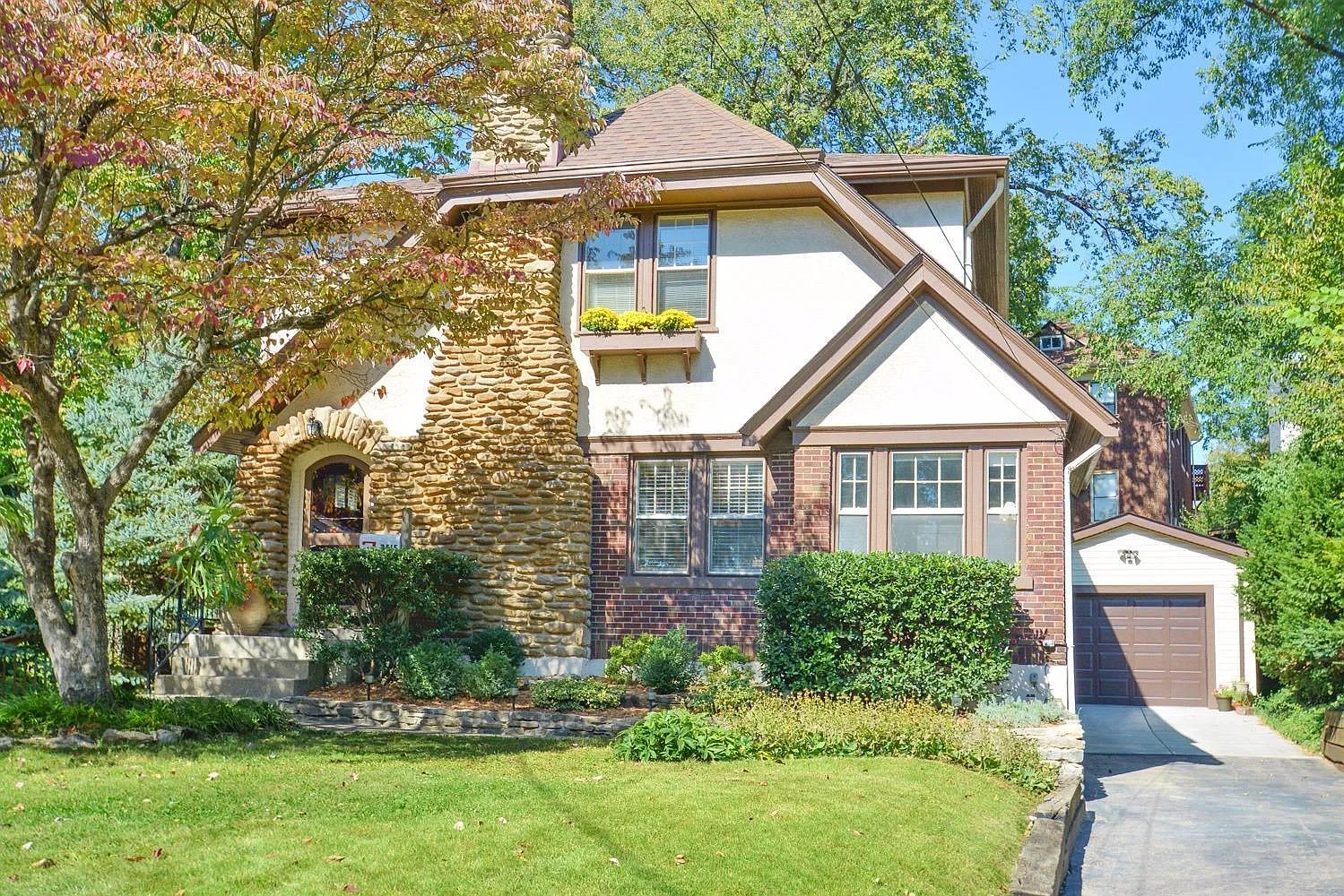 3 bed, 1.5 bath, 1696 sqft, $3,300 — Photo 1