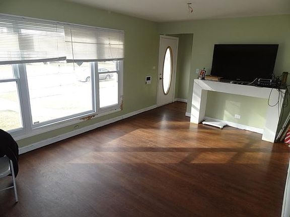 3rd image of 3209 Louis St