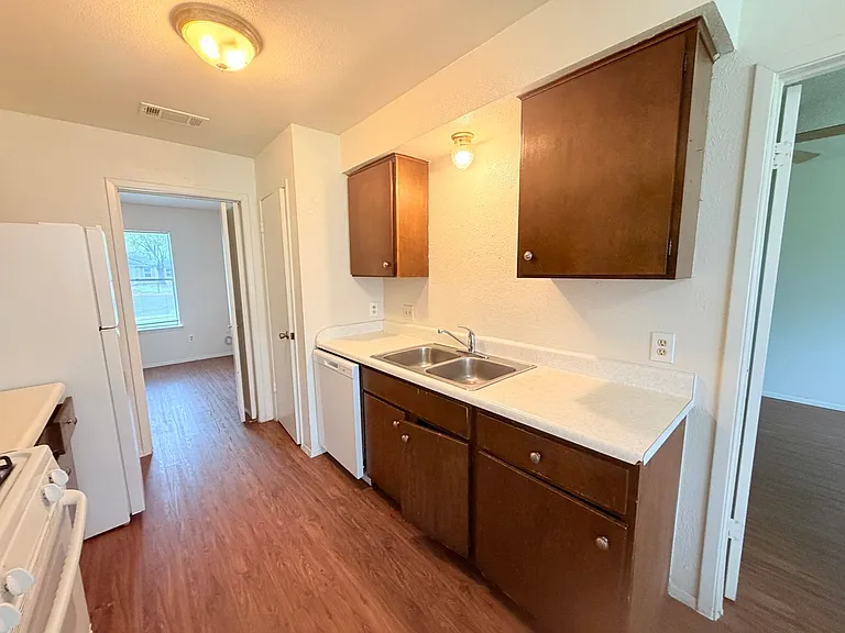10904 Meadgreen Ct — Photo 11