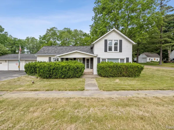 10514 Hamburg Rd, Hamburg, MI 48139