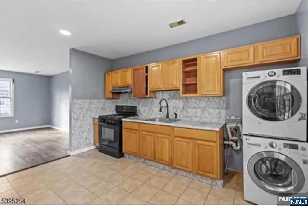 4 bed, 2.0 bath, $2,650 — Photo 1