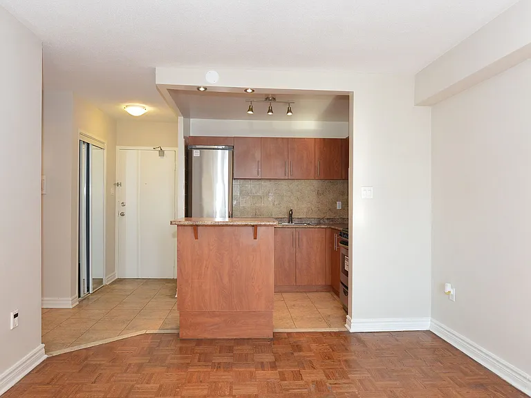 230 Oak St — Photo 72