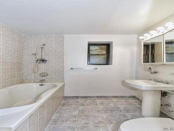5th image of 129 Beach 118th St APT 6G
