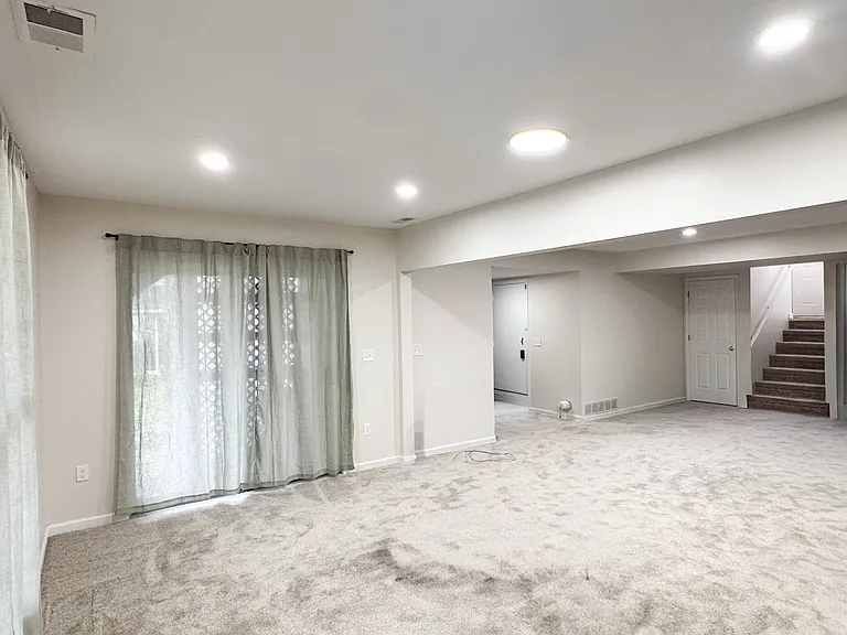 915 Huntclub Blvd — Photo 9