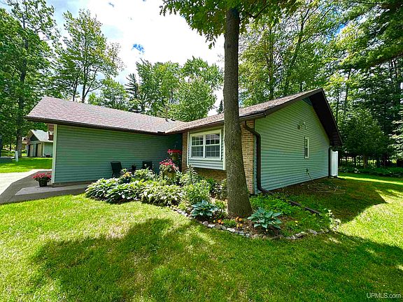 2nd image of 101 Forest Ridge Dr