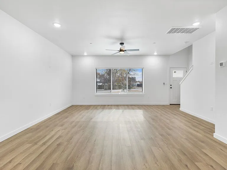 126 E Midway St — Photo 9