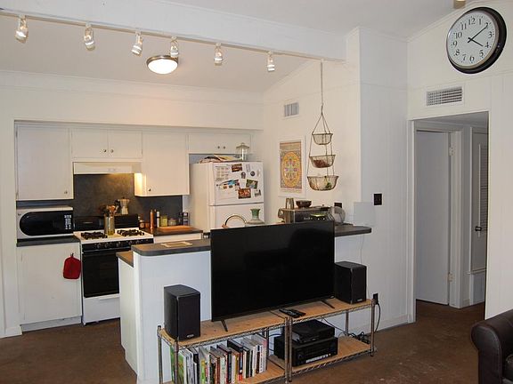 2nd image of 2107 Montclaire St #A